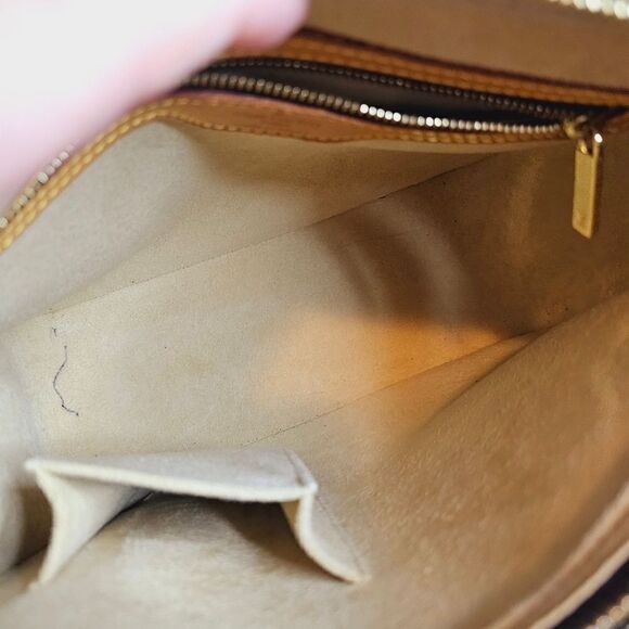 Louis Vuitton Looping MM - Picture 3 of 13